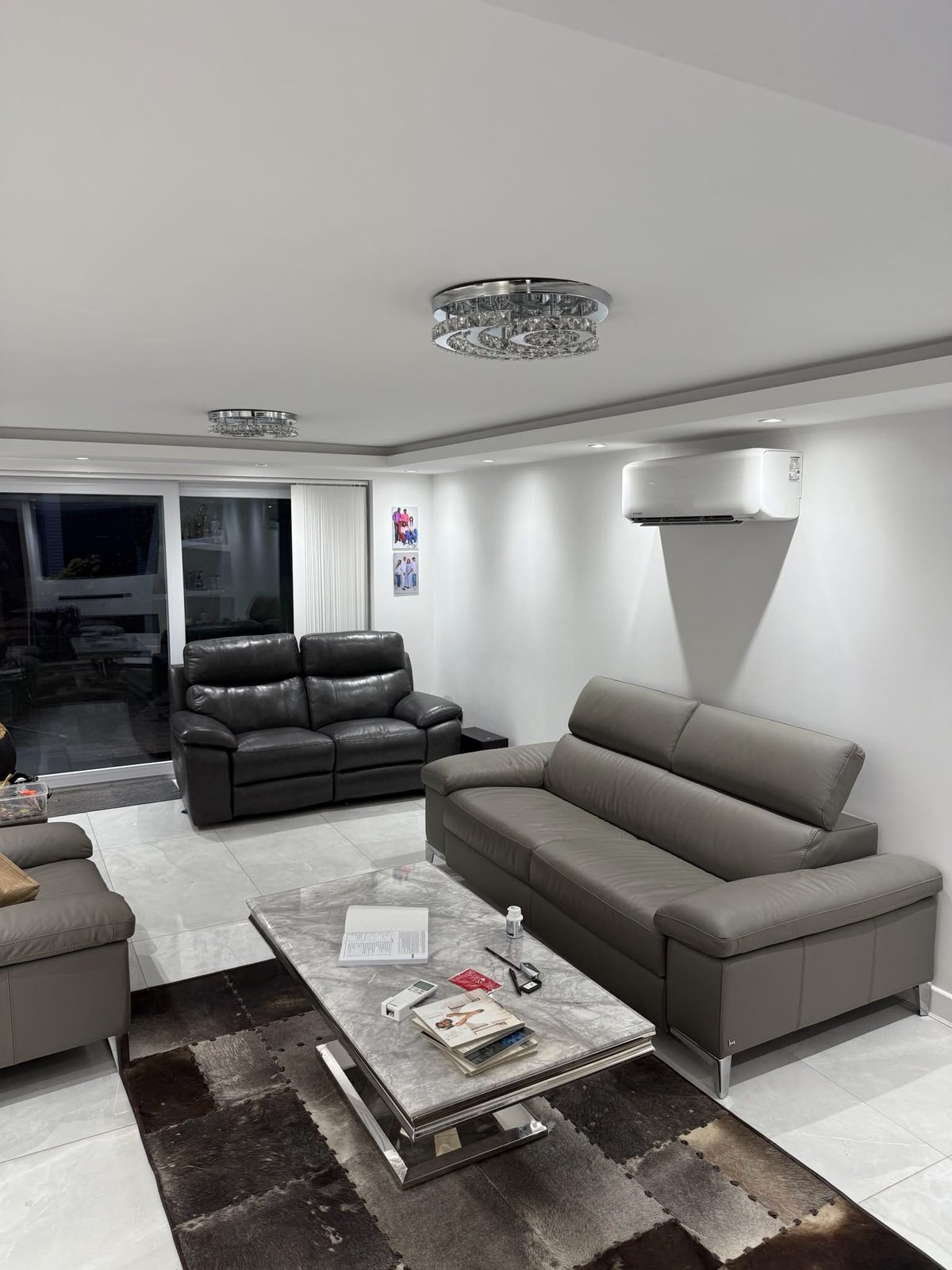 Mitsubishi Heavy Industries air conditioning unit in a lounge
